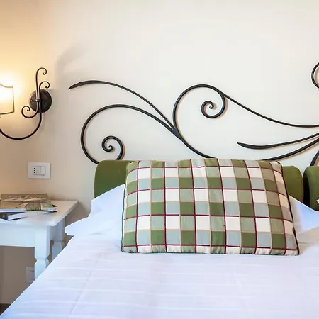Borgo Di Cortefreda - Place Of Charme 4*